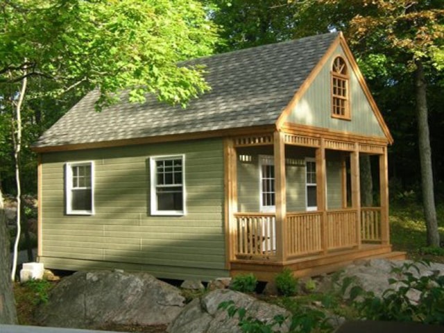 Photo of the exterior of one of the one-story cabin rentals available at S & H Campground.